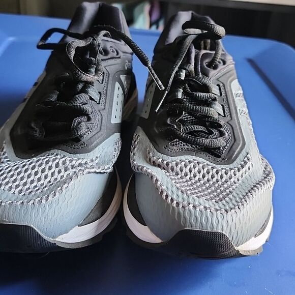 ASICS GT-2000  - Picture 2 of 8